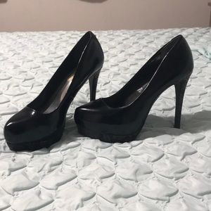 Vera Wang black heels